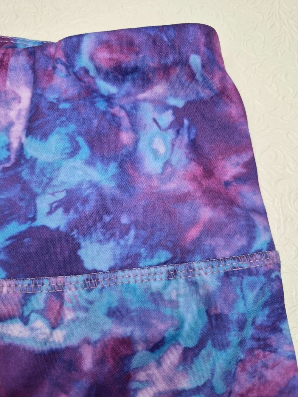 Daisy Fuentes Fit Women M Stretchy Tie Dye Purple Blue Biker Fitness Shorts READ - Picture 5 of 10